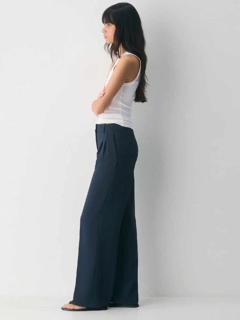 Aritzia The Effortless Pant Crepette - Picture 3 of 7